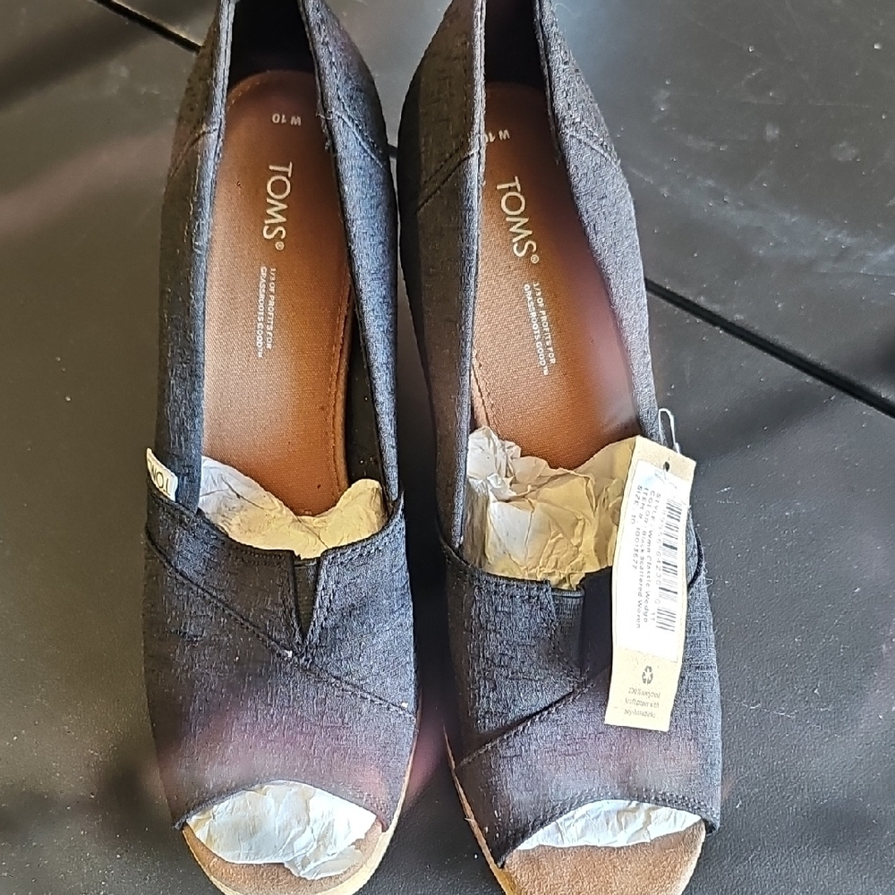TOMS Women's Black Wedge Shoes